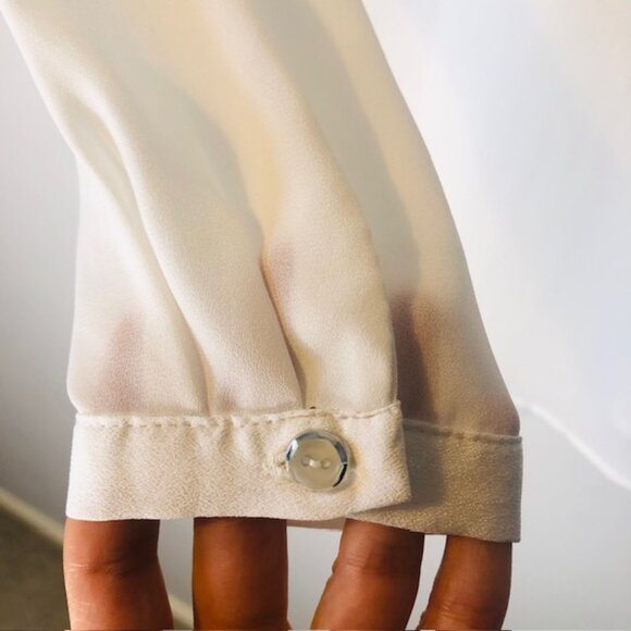 Rose Petal V-Neck Blouse EUC S White Applique Textured Workwear Top - Picture 6 of 7